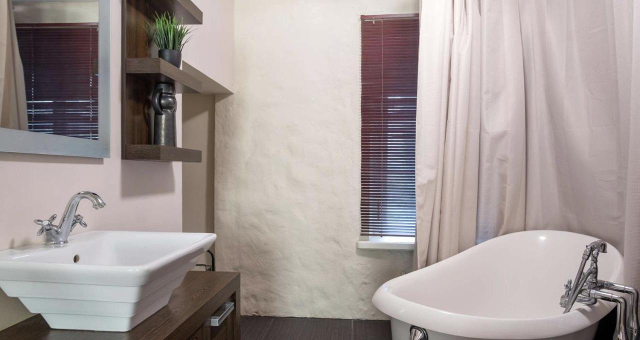 Spacious Studio Apartment In The Heart Of Old Town Tallin Zewnętrze zdjęcie
